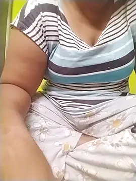 Snapshot of Tamilpriya46 chatting on 4, 10, 2025 Tamilpriya46 online show from 4, 10, 2025