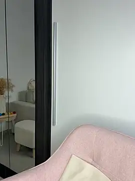 Snapshot of victoirenextdoor chatting on 28, 2, 2025 victoirenextdoor online show from 28, 2, 2025