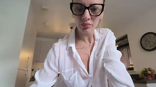 SweetMonicaUK online show from 15, 10, 2025