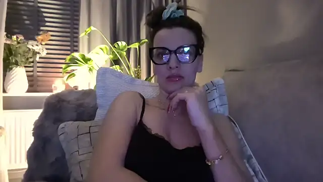 SweetMonicaUK online show from 21, 3, 2026