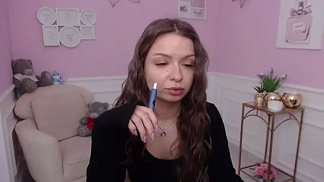 LucySkilar online show from 25, 11, 2025