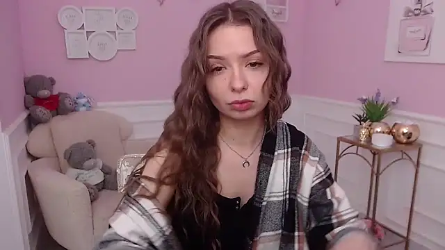 LucySkilar online show from 1, 12, 2025