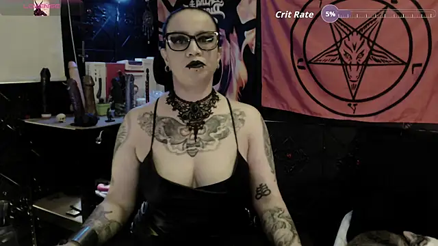 Snapshot of Evil_Queen_666 chatting on 14, 5, 2026 Evil Queen 666 online show from 14, 5, 2026