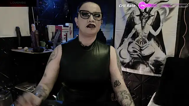 Snapshot of Evil_Queen_666 chatting on 5, 6, 2026 Evil Queen 666 online show from 5, 6, 2026