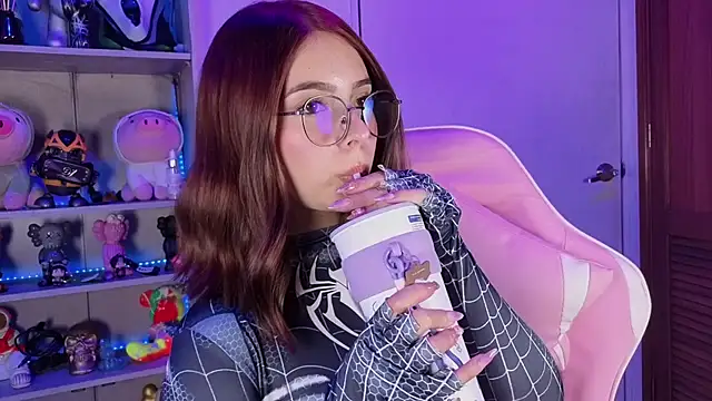 EmilyMiller  online show from 1, 11, 2025