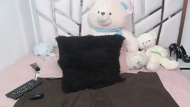 celestesouzalatin online show from 12, 9, 2025