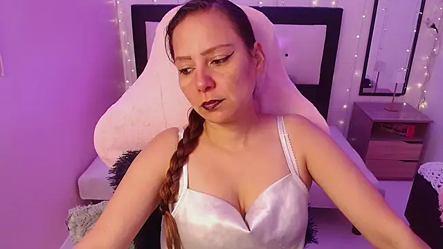 Snapshot of camila_delarosa chatting on 6, 6, 2026 camila delarosa online show from 6, 6, 2026