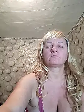 Snapshot of FameLara chatting on 14, 1, 2026 FameLara online show from 14, 1, 2026