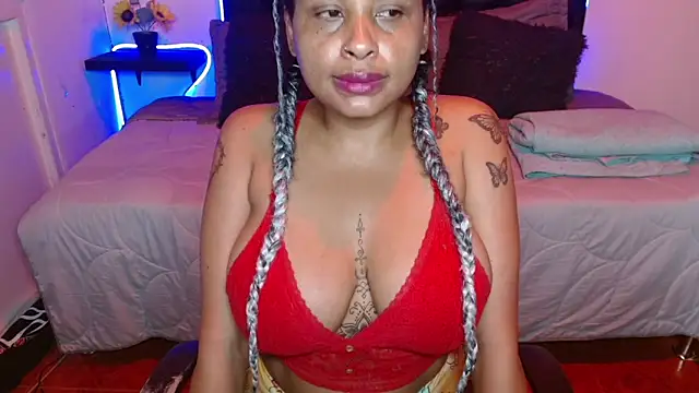 Snapshot of Dominik_girl chatting on 9, 11, 2025 Dominik girl online show from 9, 11, 2025