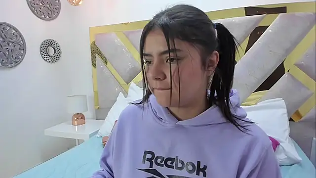 Oriana Guzman online show from 7, 1, 2025