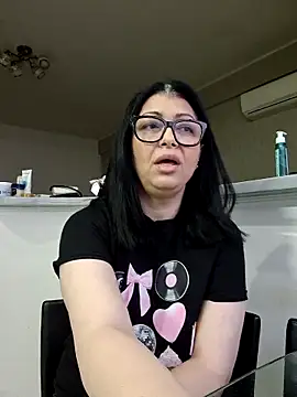 Milf Abigail online show from 2, 3, 2026