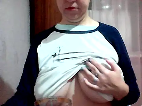 Snapshot of AnaXBerry chatting on 5, 12, 2024 AnaXBerry online show from 5, 12, 2024