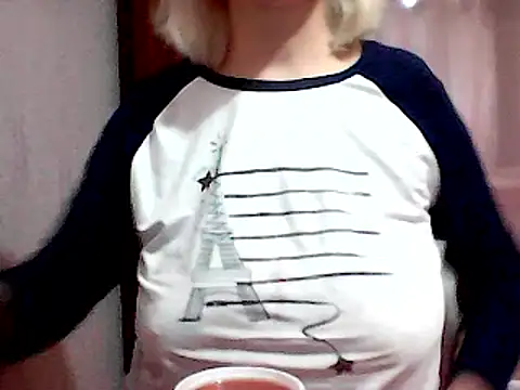 Snapshot of AnaXBerry chatting on 21, 12, 2024 AnaXBerry online show from 21, 12, 2024