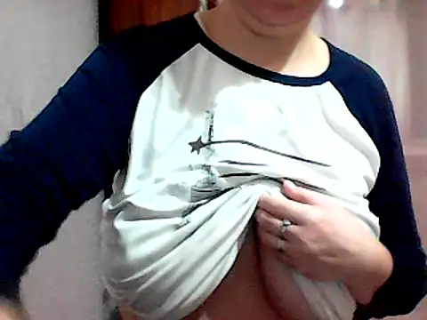 Snapshot of AnaXBerry chatting on 12, 1, 2025 AnaXBerry online show from 12, 1, 2025