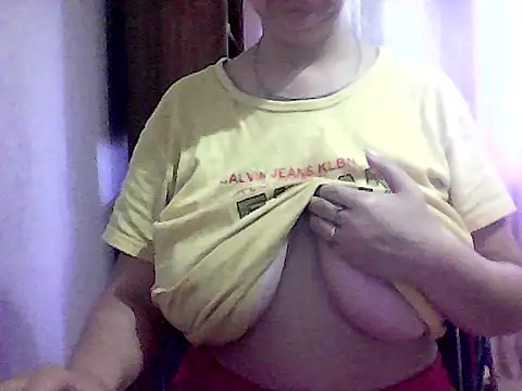 Snapshot of AnaXBerry chatting on 3, 10, 2025 AnaXBerry online show from 3, 10, 2025
