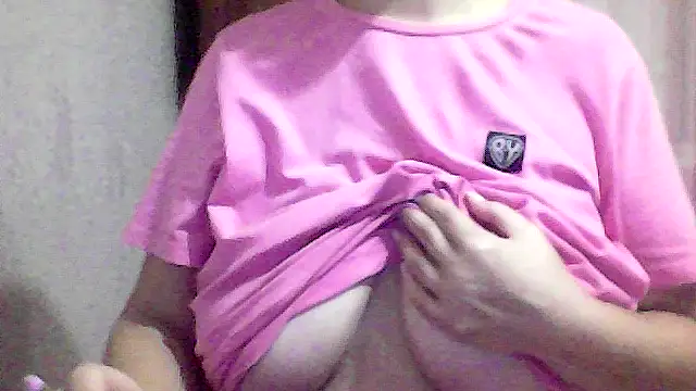 Snapshot of AnaXBerry chatting on 8, 10, 2025 AnaXBerry online show from 8, 10, 2025