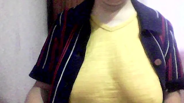 Snapshot of AnaXBerry chatting on 11, 10, 2025 AnaXBerry online show from 11, 10, 2025