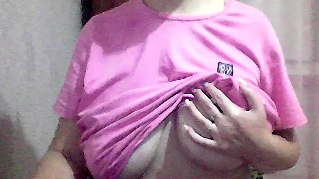 Snapshot of AnaXBerry chatting on 12, 10, 2025 AnaXBerry online show from 12, 10, 2025
