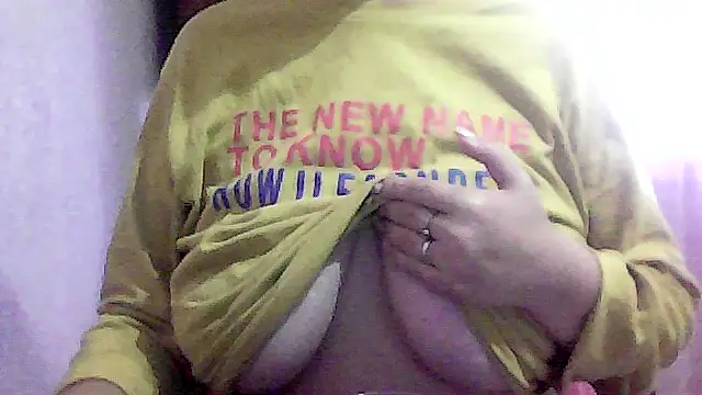 Snapshot of AnaXBerry chatting on 20, 10, 2025 AnaXBerry online show from 20, 10, 2025