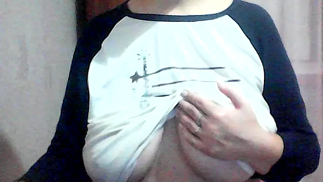 Snapshot of AnaXBerry chatting on 23, 10, 2025 AnaXBerry online show from 23, 10, 2025