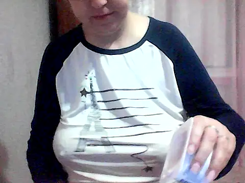 Snapshot of AnaXBerry chatting on 1, 11, 2025 AnaXBerry online show from 1, 11, 2025