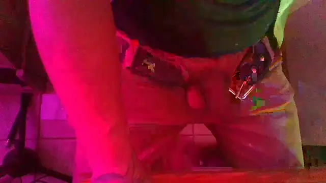 Snapshot of AlanDickson chatting on 16, 12, 2025 AlanDickson online show from 16, 12, 2025