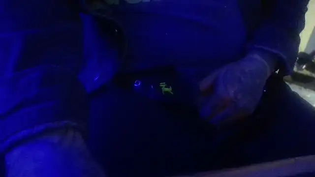 Snapshot of AlanDickson chatting on 21, 12, 2025 AlanDickson online show from 21, 12, 2025