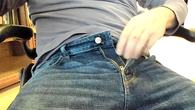 Snapshot of massive_cum chatting on 19, 12, 2024 massive cum online show from 19, 12, 2024