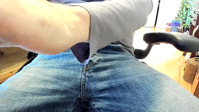 Snapshot of massive_cum chatting on 2, 1, 2025 massive cum online show from 2, 1, 2025