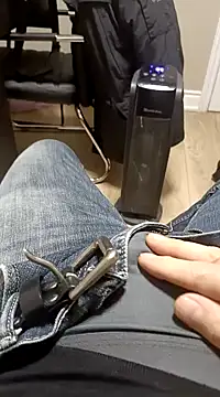 Snapshot of massive_cum chatting on 18, 1, 2025 massive cum online show from 18, 1, 2025