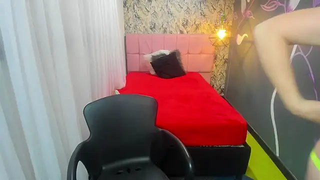 Snapshot of EmmaaEvans_ chatting on 24, 12, 2024 EmmaaEvans online show from 24, 12, 2024