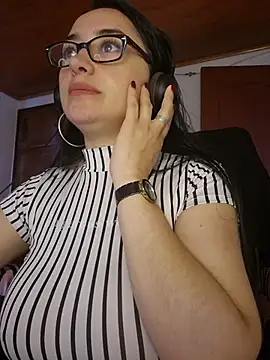 preetypeach online show from 30, 10, 2025