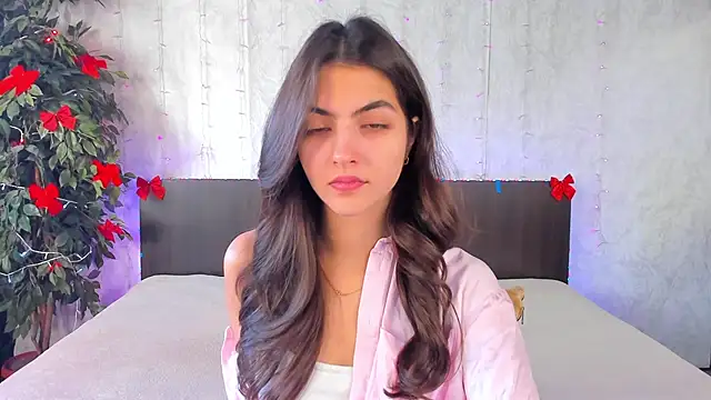 Snapshot of Milana_Crystal_ chatting on 5, 1, 2025 Milana Crystal online show from 5, 1, 2025
