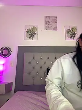 Snapshot of Kylie2211 chatting on 18, 3, 2025 Kylie2211 online show from 18, 3, 2025