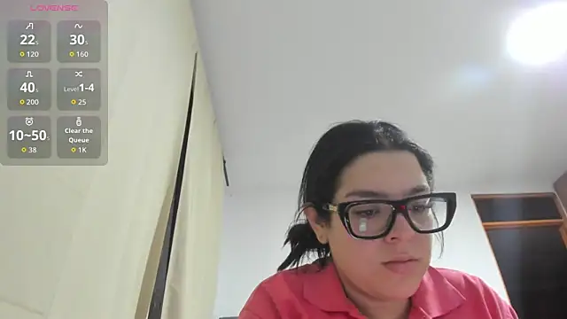 Snapshot of Kylie2211 chatting on 9, 6, 2026 Kylie2211 online show from 9, 6, 2026