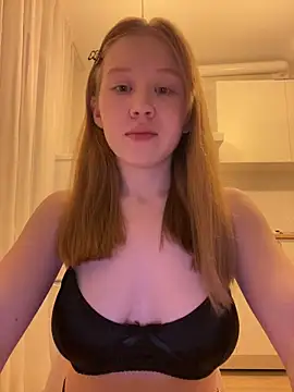 Snapshot of Eva_Weyne chatting on 5, 5, 2026 Eva Weyne online show from 5, 5, 2026