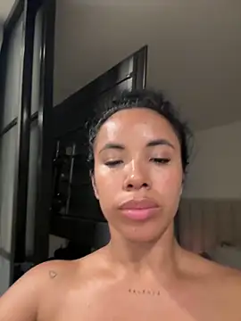 Snapshot of Brunettexio chatting on 6, 3, 2025 Brunettexio online show from 6, 3, 2025