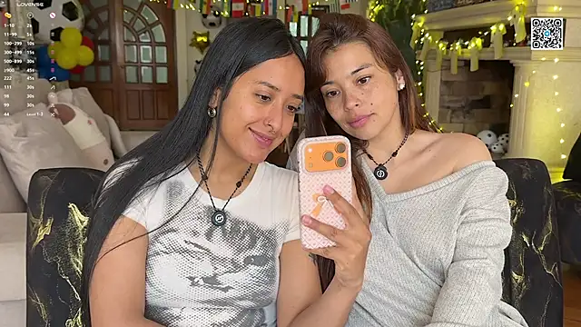 Snapshot of 2SummerLove1 chatting on 28, 6, 2026 2SummerLove1 online show from 28, 6, 2026