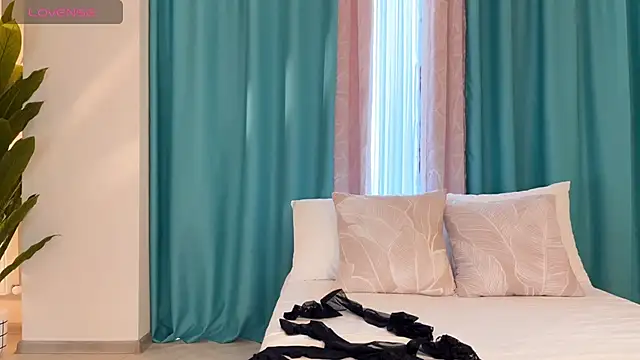 Snapshot of UrGoddessJenny chatting on 15, 6, 2026 UrGoddessJenny online show from 15, 6, 2026