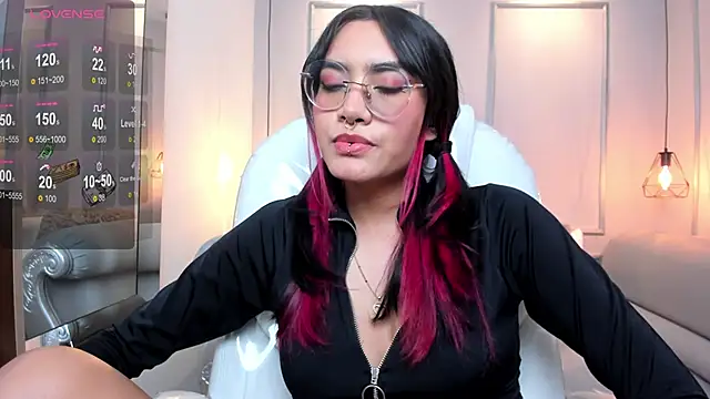 Snapshot of AzuraKindong chatting on 7, 1, 2025 AzuraKindong online show from 7, 1, 2025