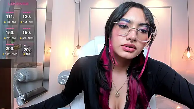 Snapshot of AzuraKindong chatting on 8, 1, 2025 AzuraKindong online show from 8, 1, 2025