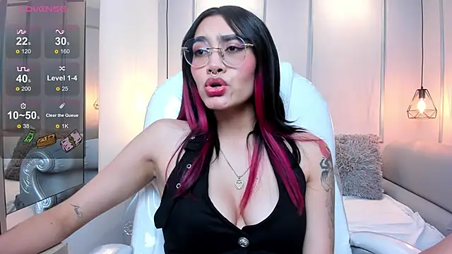 Snapshot of AzuraKindong chatting on 8, 1, 2025 AzuraKindong online show from 8, 1, 2025