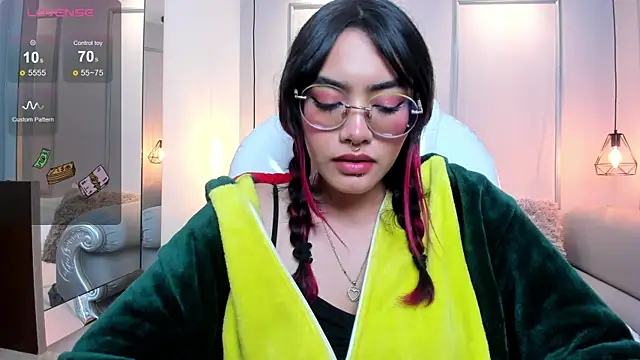 Snapshot of AzuraKindong chatting on 11, 1, 2025 AzuraKindong online show from 11, 1, 2025