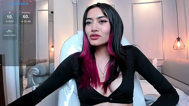 Snapshot of AzuraKindong chatting on 4, 2, 2025 AzuraKindong online show from 4, 2, 2025
