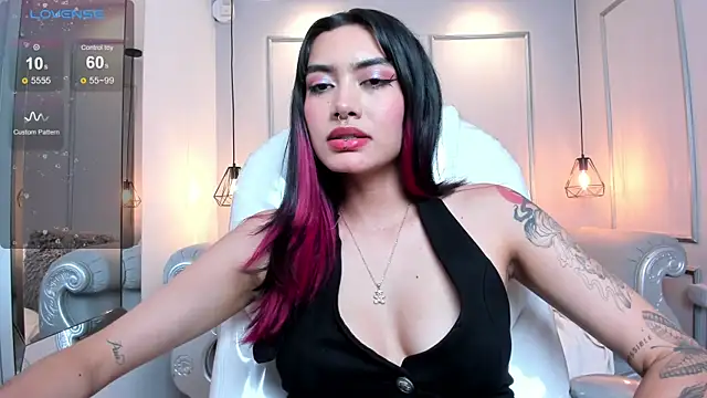 Snapshot of AzuraKindong chatting on 5, 2, 2025 AzuraKindong online show from 5, 2, 2025