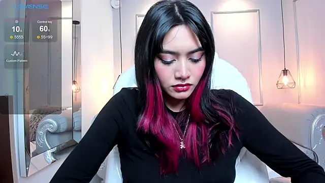 Snapshot of AzuraKindong chatting on 5, 2, 2025 AzuraKindong online show from 5, 2, 2025