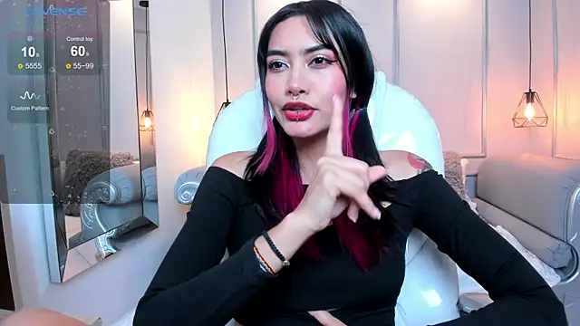 Snapshot of AzuraKindong chatting on 6, 2, 2025 AzuraKindong online show from 6, 2, 2025