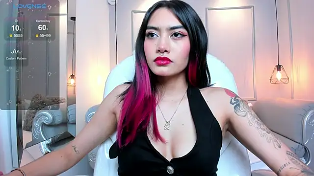 Snapshot of AzuraKindong chatting on 11, 2, 2025 AzuraKindong online show from 11, 2, 2025