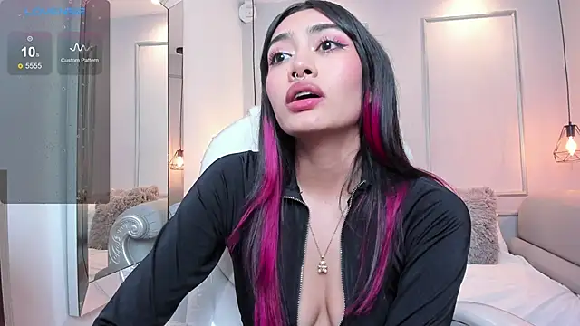 Snapshot of AzuraKindong chatting on 18, 2, 2025 AzuraKindong online show from 18, 2, 2025