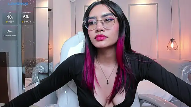 Snapshot of AzuraKindong chatting on 5, 3, 2025 AzuraKindong online show from 5, 3, 2025